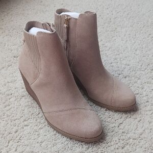 Toms Sadie Suede Boot, Size 8.5, NIB